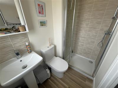 EN-SUITE SHOWER ROOM